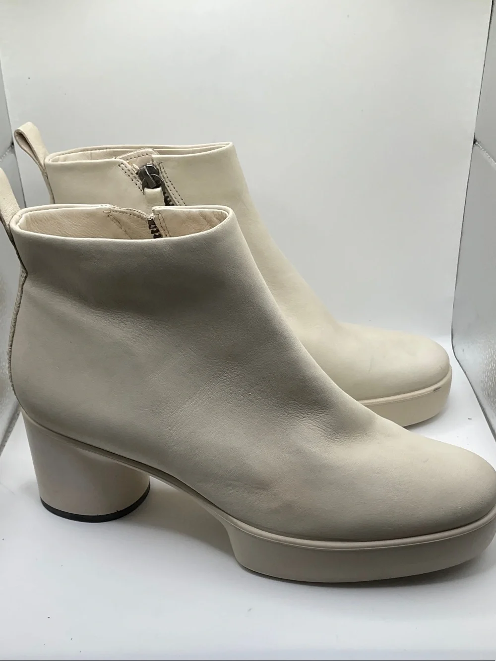 Ecco Women's Cream Front-Zip Platform Ankle Booties, Size 37 6/6.5 small mark.